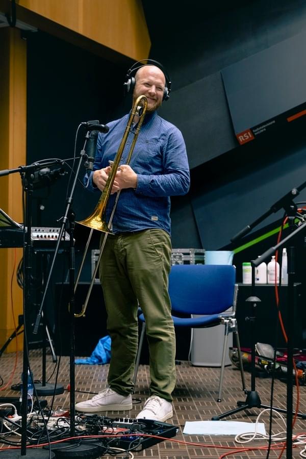 Jazz trombonist Simon Petermann in the recording studio